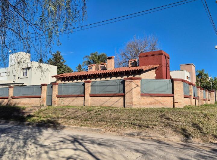 Casa · 160m² · 4 Ambientes · 2 Cocheras