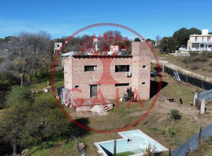 Casa · 170m² · 8 Ambientes · 1 Cochera