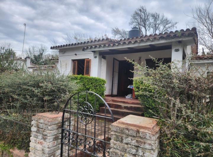 Casa · 1111m² · 5 Ambientes · 1 Cochera