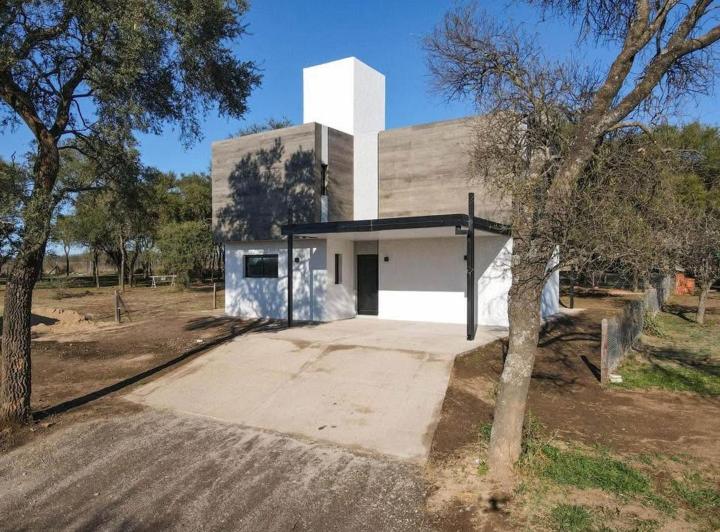 Casa · 170m² · 4 Ambientes · 2 Cocheras
