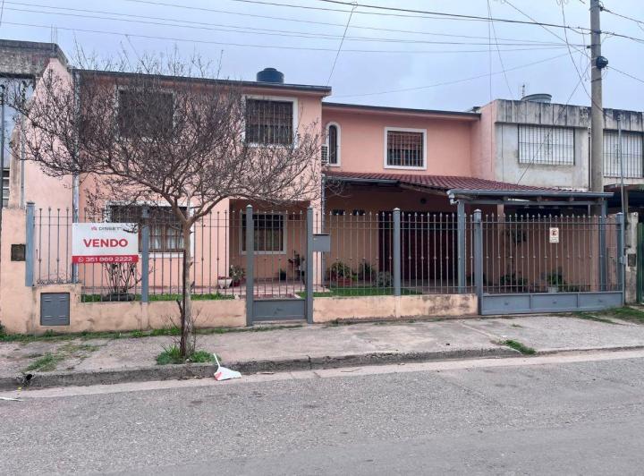 Casa · 300m² · 1 Ambiente · 3 Cocheras