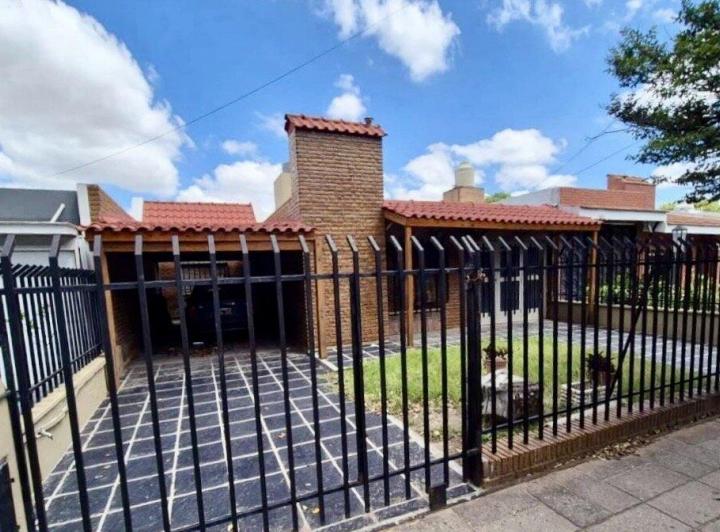 Casa · 150m² · 7 Ambientes · 3 Cocheras